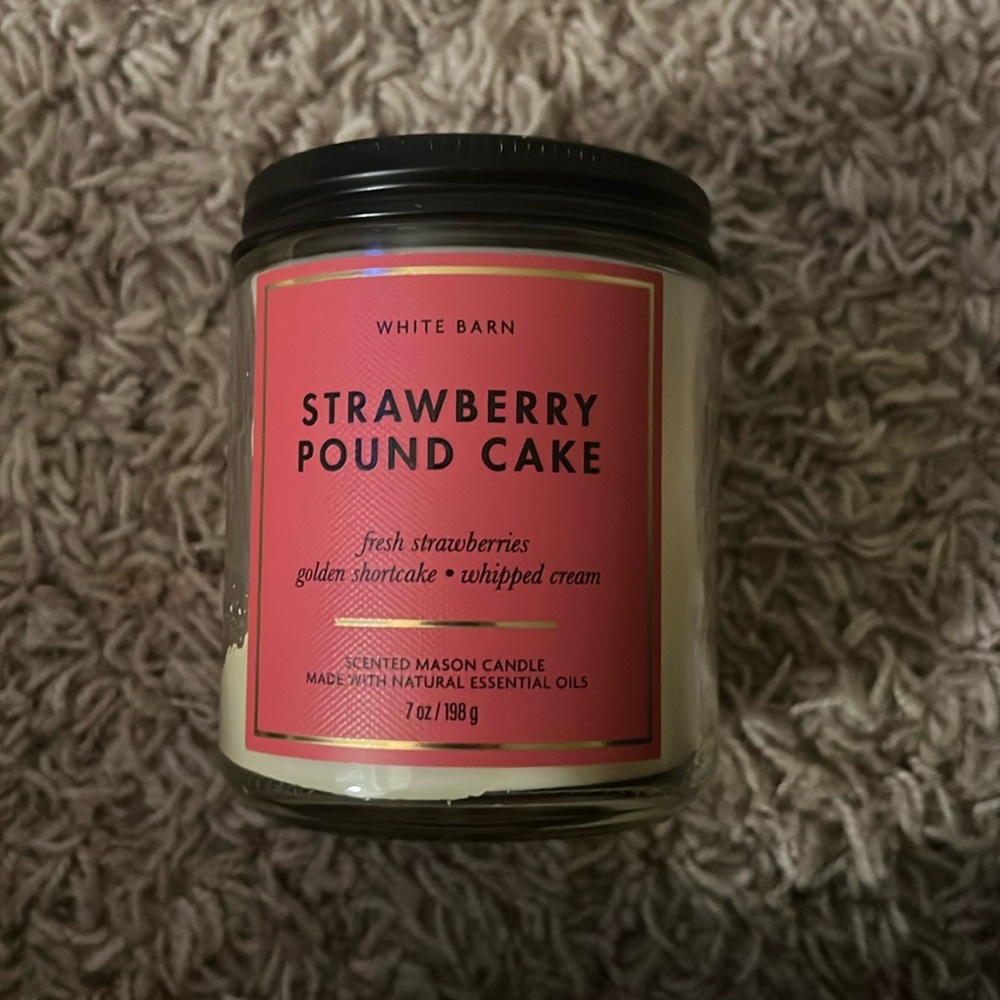 Starwberry pound cake bath and body works candle.